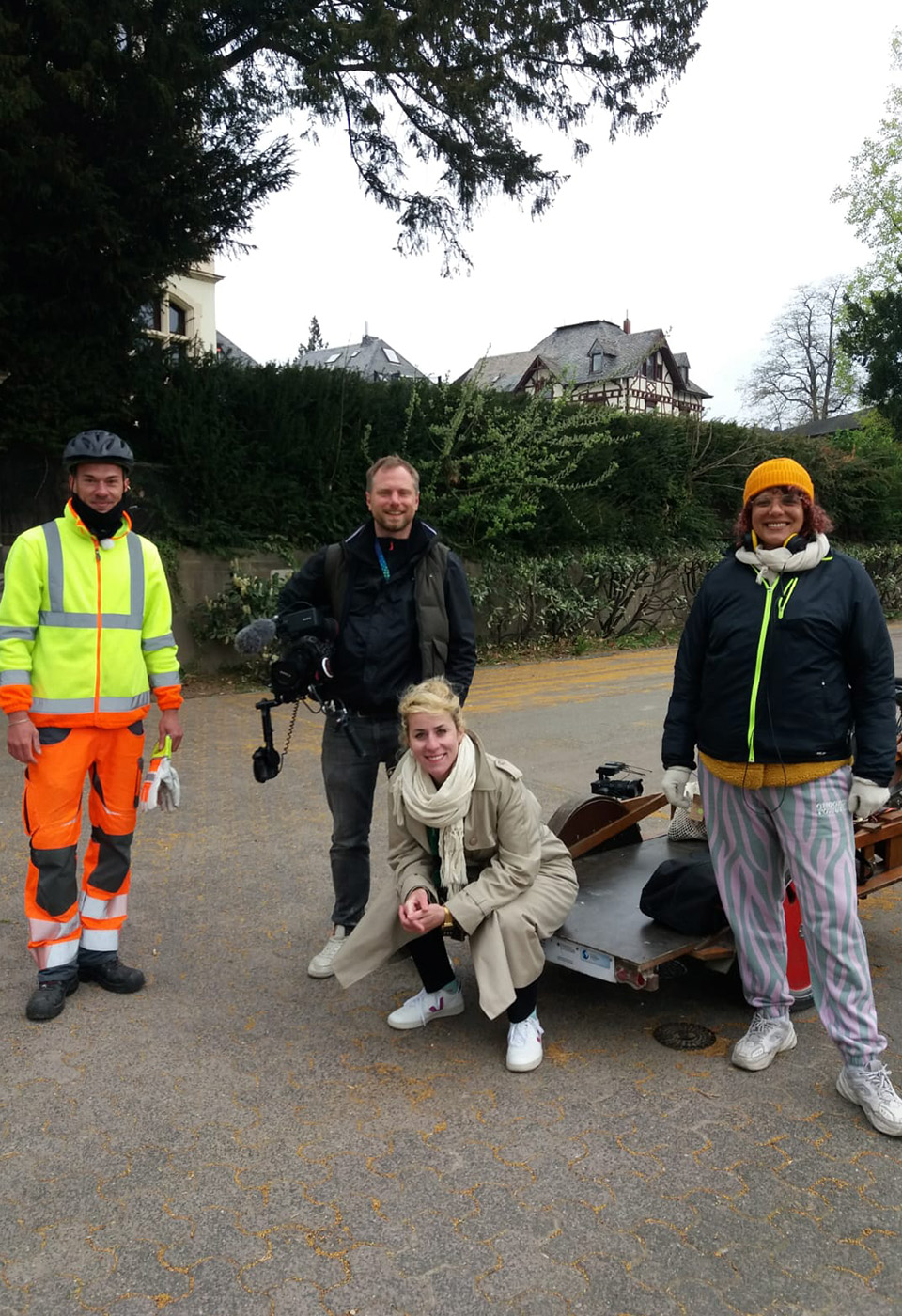 Nele im Interview mit einen Mann.