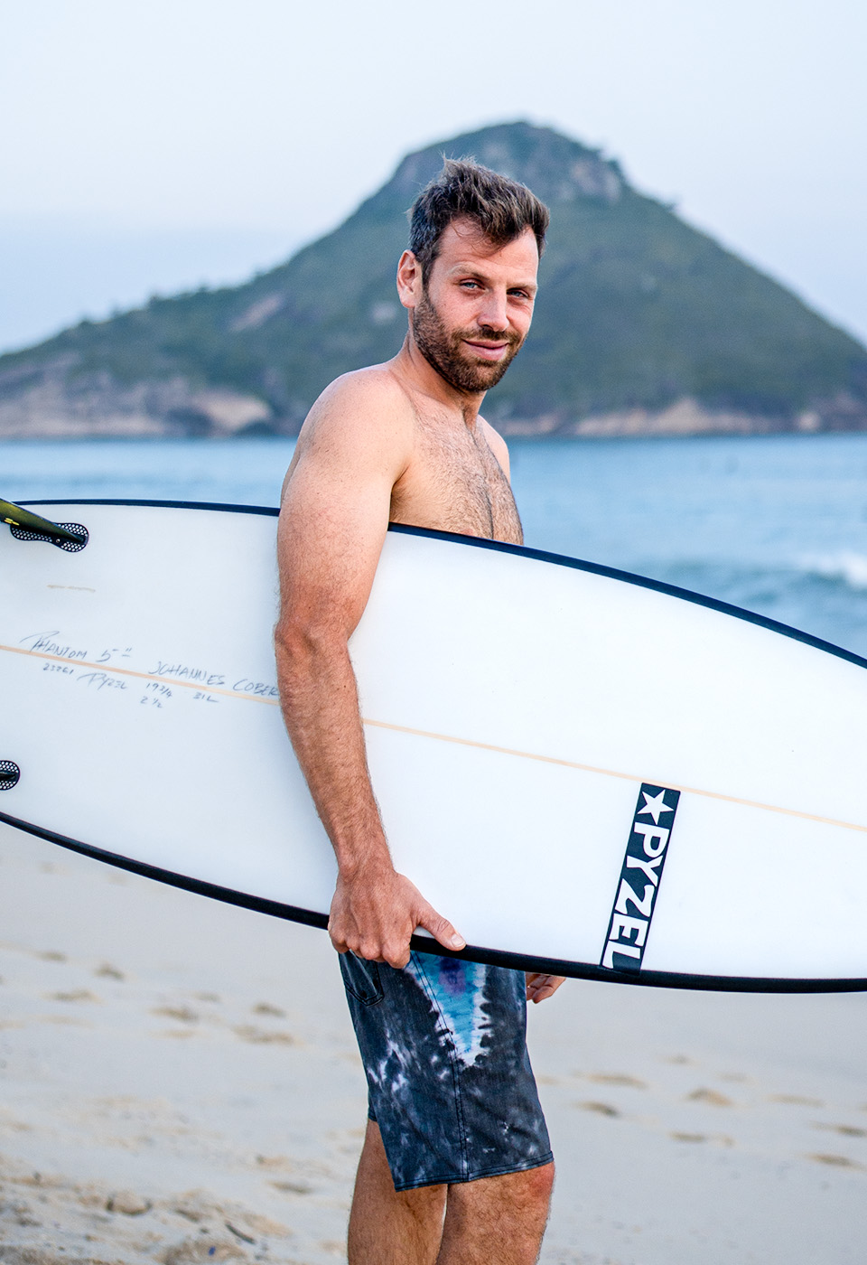 Bild aus Folge 1: Johannes träumt vom Surfen in Brasilien.